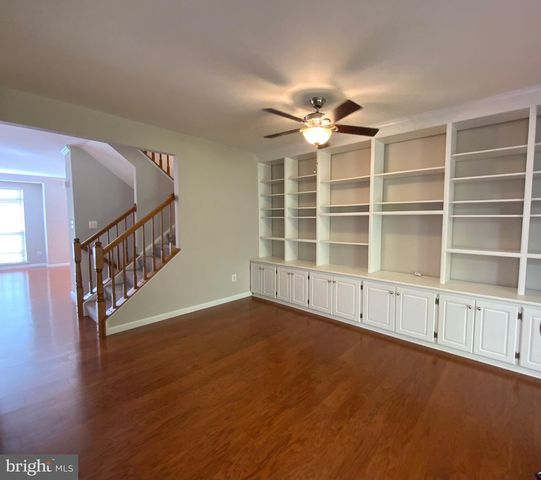 5722 GOVERNORS POND CIR, Alexandria, VA 22310