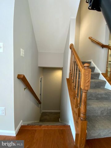 5722 GOVERNORS POND CIR, Alexandria, VA 22310