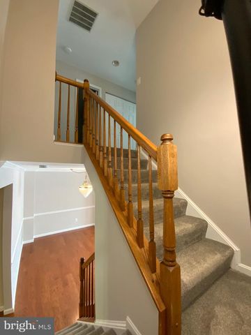 5722 GOVERNORS POND CIR, Alexandria, VA 22310