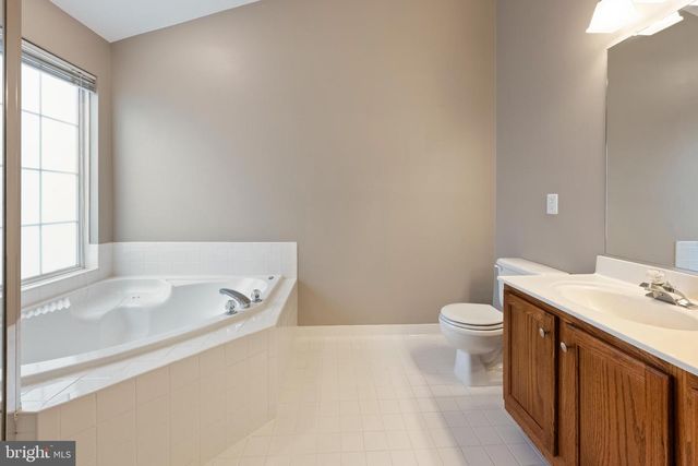 5722 GOVERNORS POND CIR, Alexandria, VA 22310