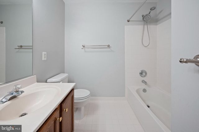 5722 GOVERNORS POND CIR, Alexandria, VA 22310