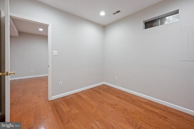 5722 GOVERNORS POND CIR, Alexandria, VA 22310