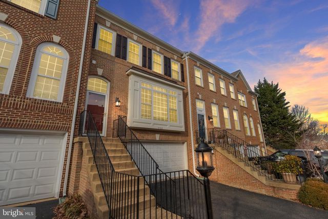 5722 GOVERNORS POND CIR, Alexandria, VA 22310