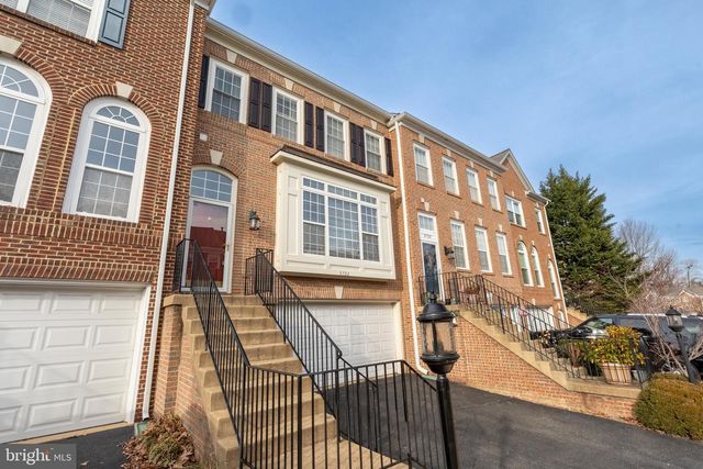 5722 GOVERNORS POND CIR, Alexandria, VA 22310