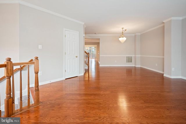 5722 GOVERNORS POND CIR, Alexandria, VA 22310