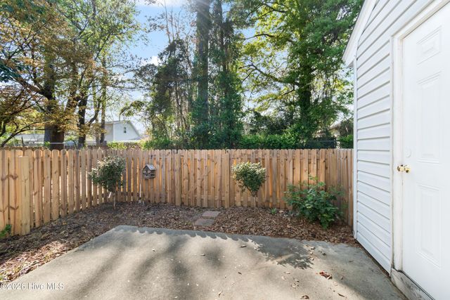 128 Lullwater Drive Unit B, Wilmington, NC 28403