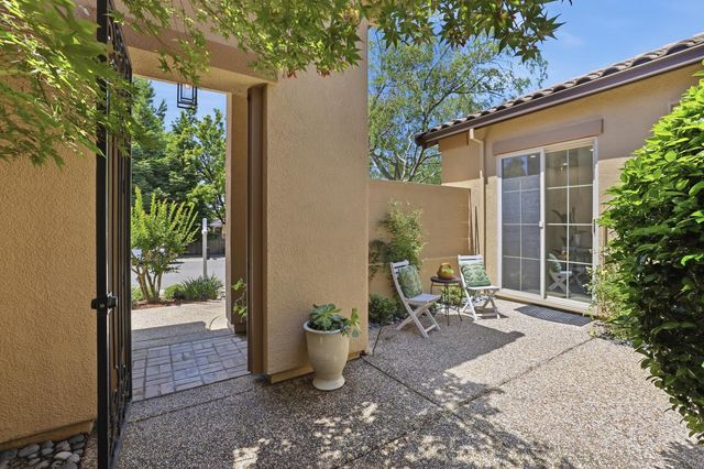 1663 Barn Valley Ln, Lincoln, CA 95648