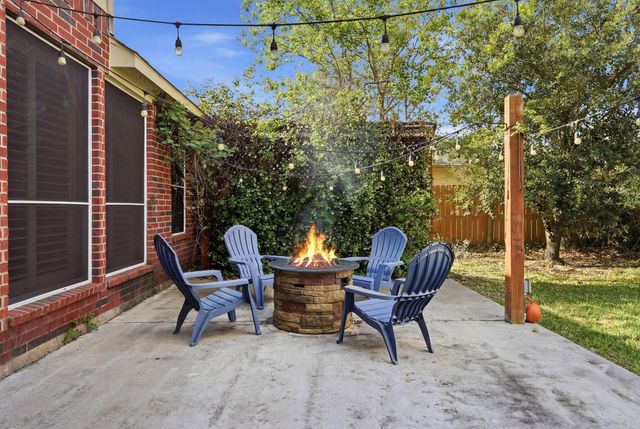 19111 Camden Woods Court, Tomball, TX 77377