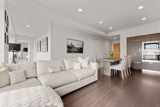 110 Stuart Street 26J, Boston, MA 02116