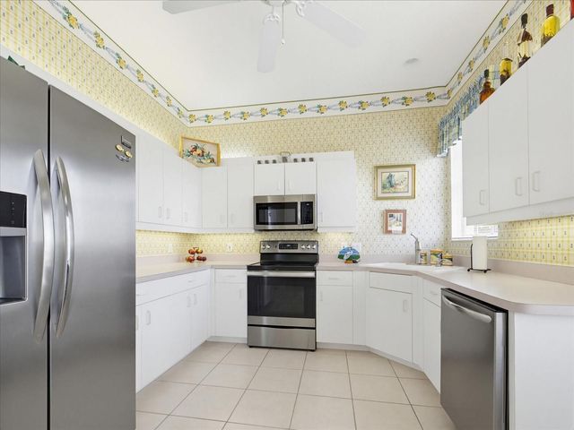 831 CHALMERS DRIVE 831, Venice, FL 34293