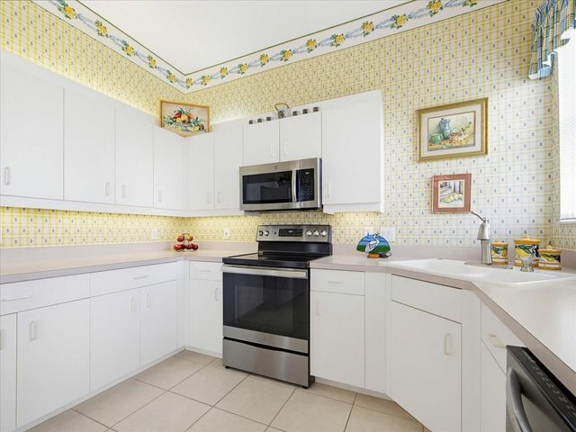831 CHALMERS DRIVE 831, Venice, FL 34293
