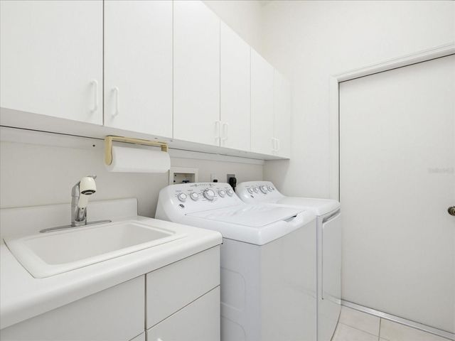 831 CHALMERS DRIVE 831, Venice, FL 34293
