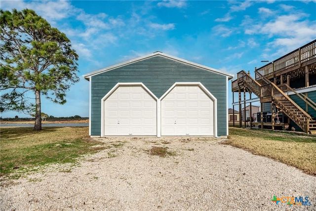 19 Dewberry Lane, Seadrift, TX 77983