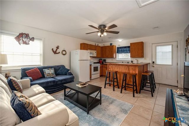 19 Dewberry Lane, Seadrift, TX 77983