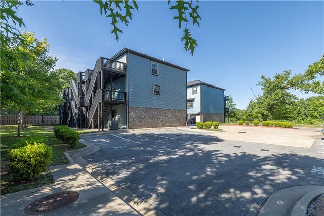 1975 Bourbon Drive, Fayetteville, AR 72703