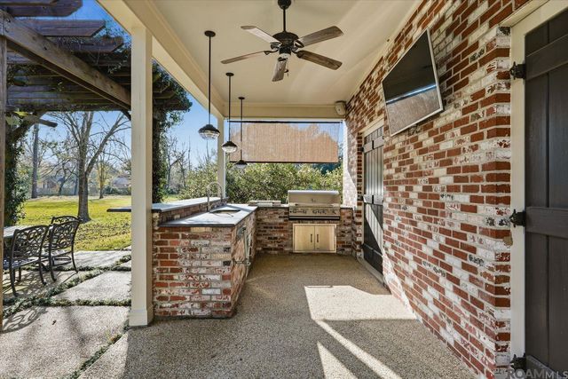 2806 Dakin Ave, Baton Rouge, LA 70820