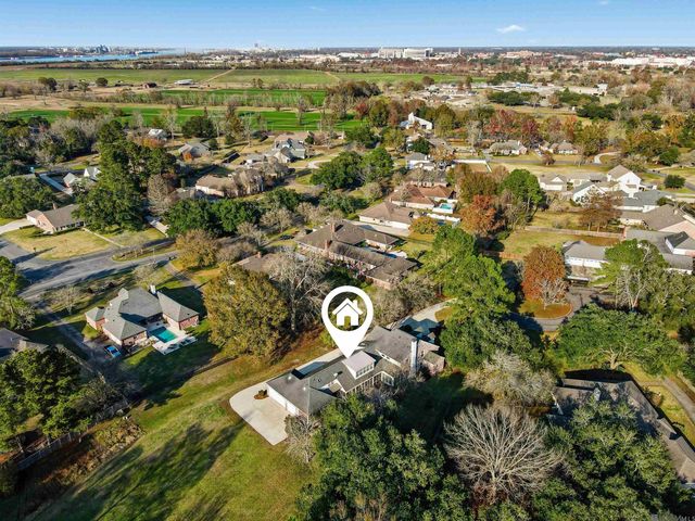 2806 Dakin Ave, Baton Rouge, LA 70820