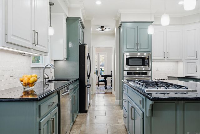 2806 Dakin Ave, Baton Rouge, LA 70820