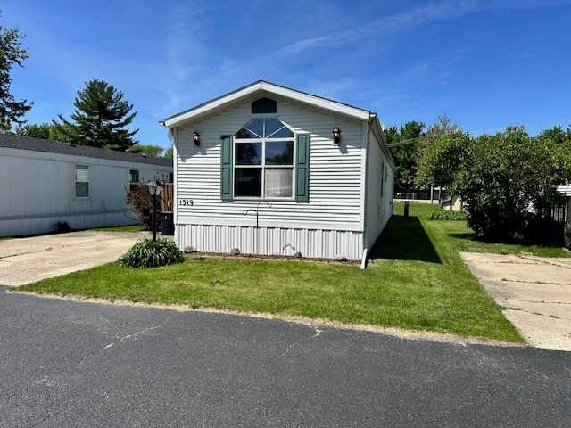 1319 Nicole Lane, Sandwich, IL 60548