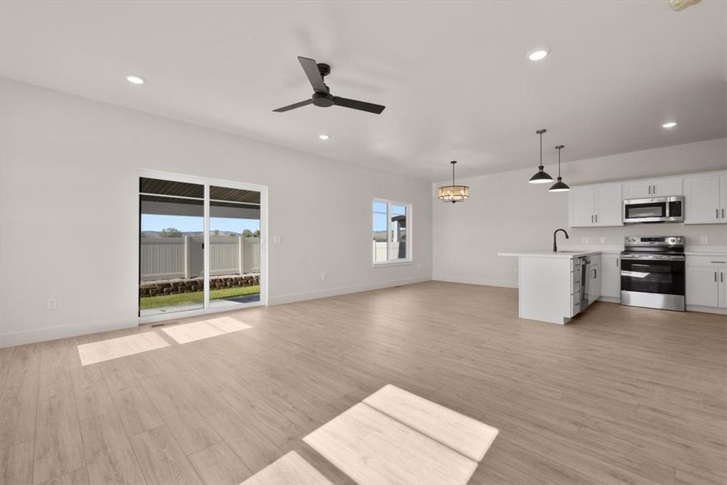 918 Blackberry, Billings, MT 59106 photo 2