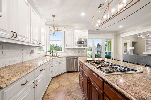 30857 Creek Valley Dr, Denham Springs, LA 70726