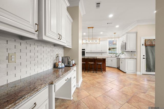 30857 Creek Valley Dr, Denham Springs, LA 70726