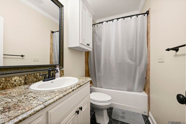 30857 Creek Valley Dr, Denham Springs, LA 70726