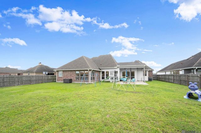 30857 Creek Valley Dr, Denham Springs, LA 70726