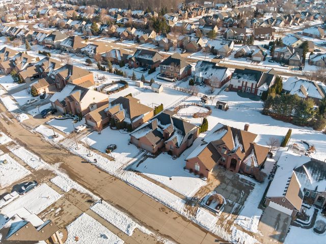 47376 Hidden Meadows Drive, Macomb, MI 48044