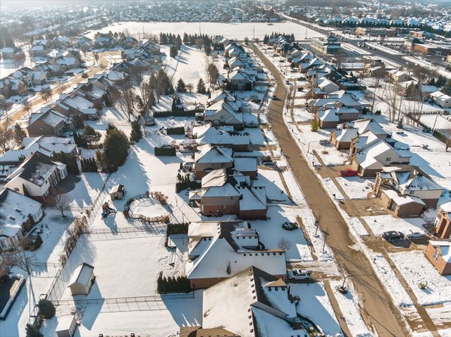 47376 Hidden Meadows Drive, Macomb, MI 48044