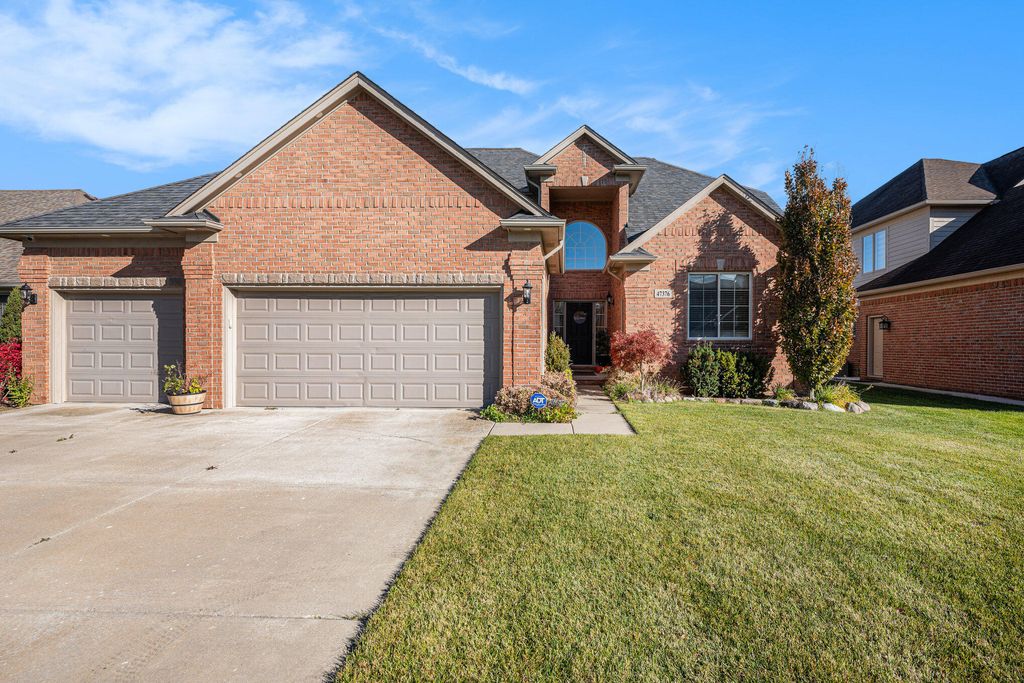 47376 Hidden Meadows Drive, Macomb, MI 48044