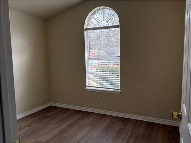 829 S Liberty Drive, Fayetteville, AR 72701