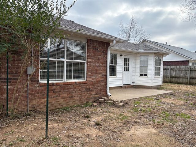 829 S Liberty Drive, Fayetteville, AR 72701