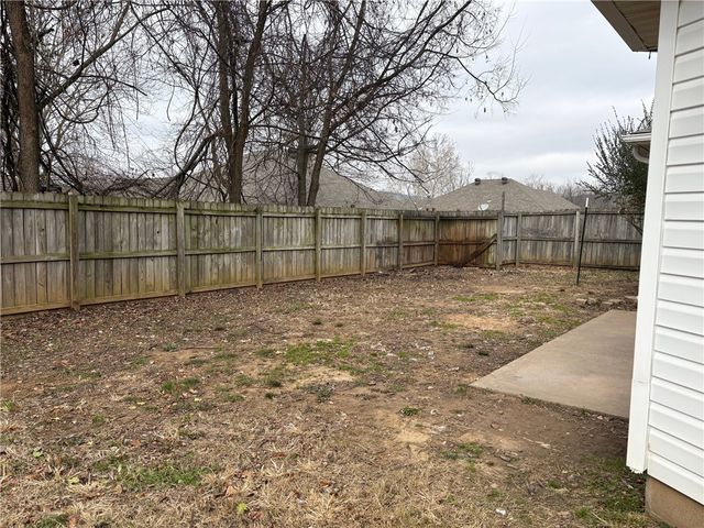 829 S Liberty Drive, Fayetteville, AR 72701