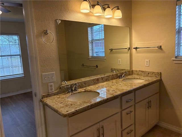 829 S Liberty Drive, Fayetteville, AR 72701