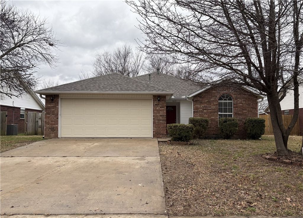 829 S Liberty Drive, Fayetteville, AR 72701