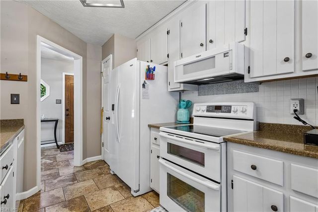 9006 Indian RD, Gloucester, VA 23061