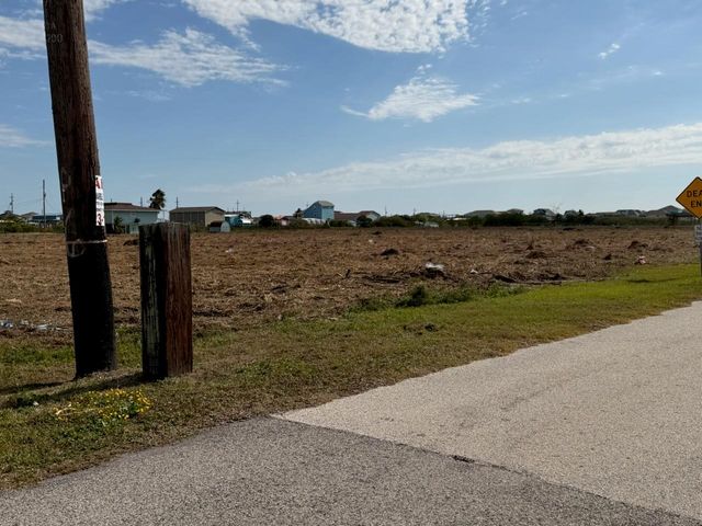 1236 Highway 87, Crystal Beach, TX 77650