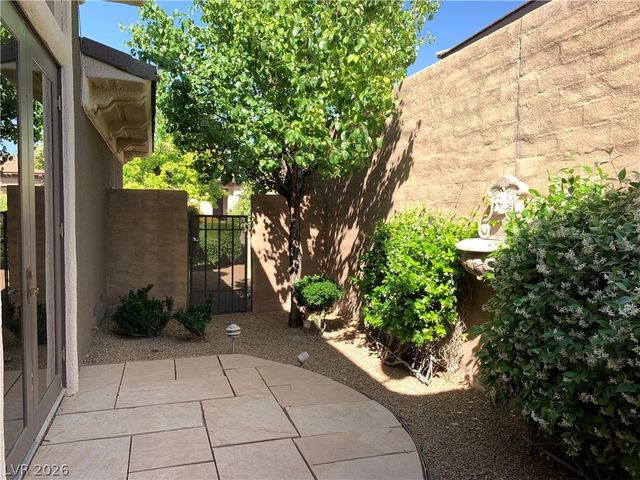 27 Plum Hollow Drive, Henderson, NV 89052