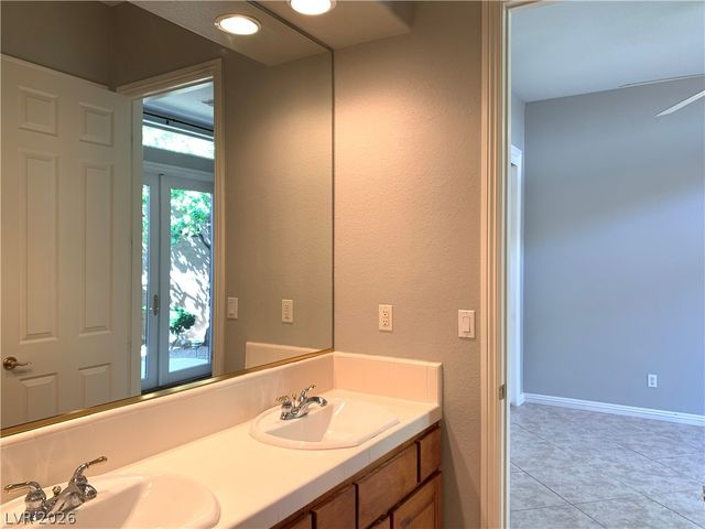 27 Plum Hollow Drive, Henderson, NV 89052