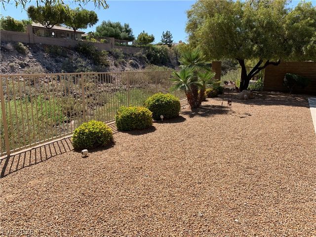 27 Plum Hollow Drive, Henderson, NV 89052