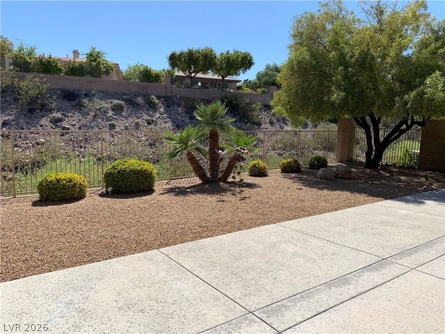 27 Plum Hollow Drive, Henderson, NV 89052