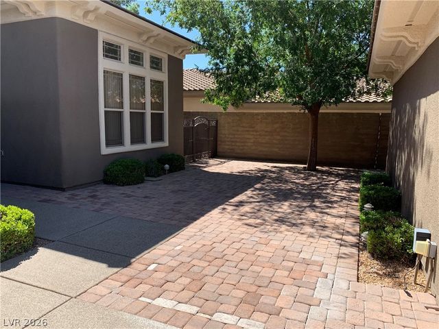 27 Plum Hollow Drive, Henderson, NV 89052