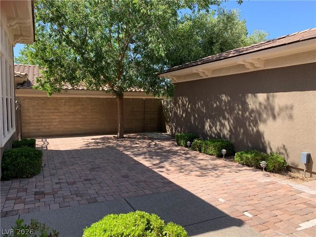 27 Plum Hollow Drive, Henderson, NV 89052