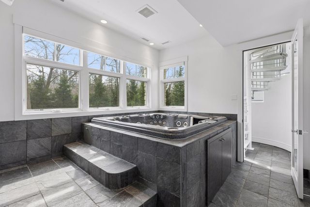 2112 Meeting Street, Minnetonka, MN 55391