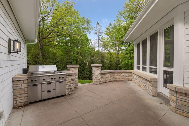 2112 Meeting Street, Minnetonka, MN 55391