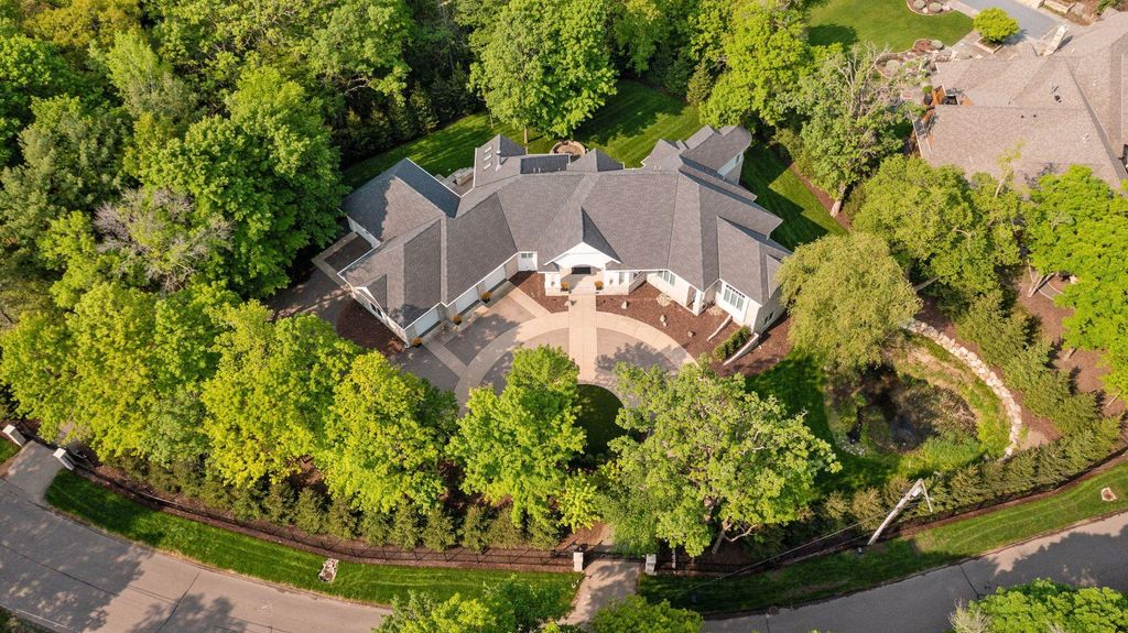 2112 Meeting Street, Minnetonka, MN 55391