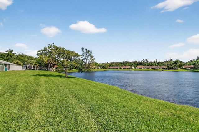 20 Camden Lane, Boynton Beach, FL 33426