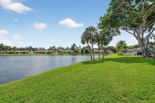 20 Camden Lane, Boynton Beach, FL 33426