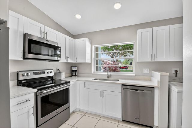 20 Camden Lane, Boynton Beach, FL 33426
